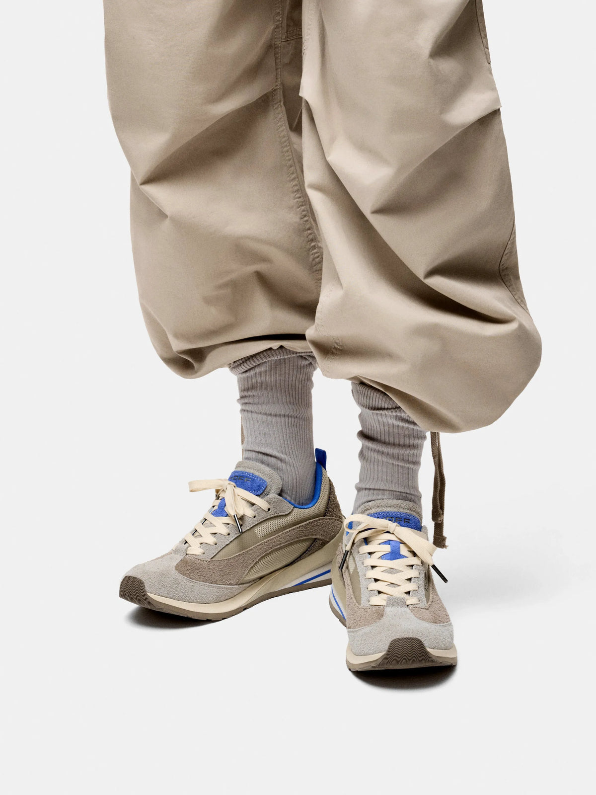 Seven Runner Light Grey